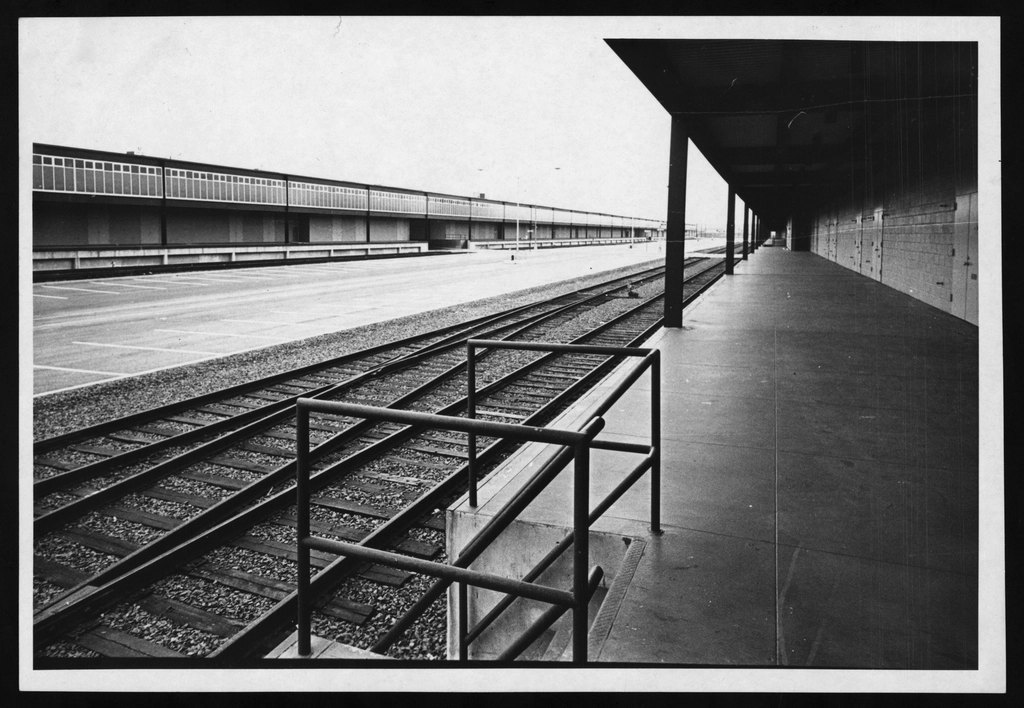 Railroad siding loading dock, Hunts